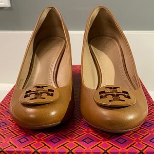 TORY Burch Melanie Wedge - Royal Tan